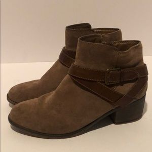 White Mountain Tan Suede Booties Boots Woman’s 9.5